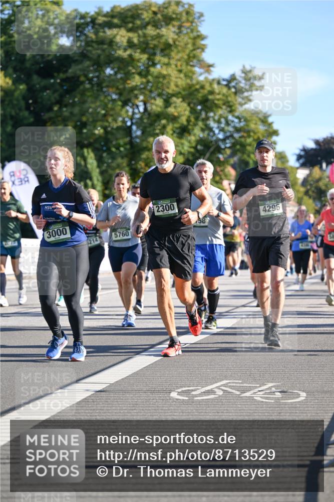 07.09.2025 - BARMER Alsterlauf Dr. Thomas Lammeyer http://msf.ph/oto/8713529 07.09.2025 09:45:13 Laufen 3000, 5760, 2300, 4296, 58, 3000 meine-sportfotos.de