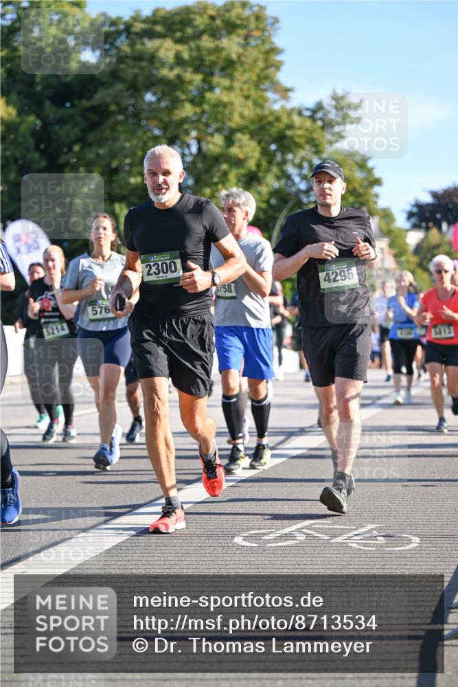 07.09.2025 - BARMER Alsterlauf Dr. Thomas Lammeyer http://msf.ph/oto/8713534 07.09.2025 09:45:14 Laufen 576, 2300, 758, 4296 meine-sportfotos.de