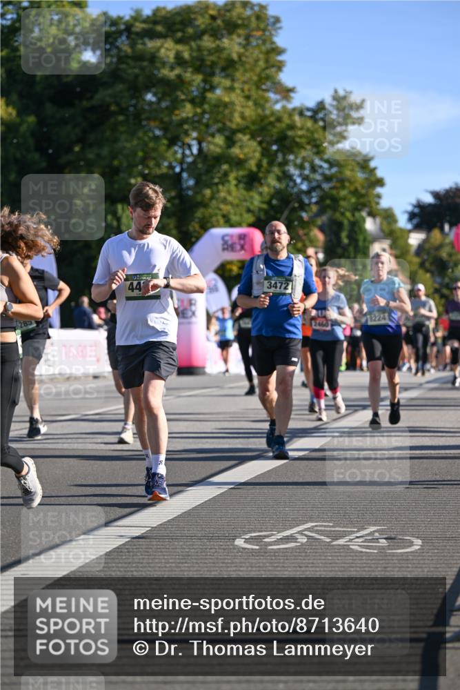 07.09.2025 - BARMER Alsterlauf Dr. Thomas Lammeyer http://msf.ph/oto/8713640 07.09.2025 09:45:32 Laufen 285, 44, 3472, 2460, 8224 meine-sportfotos.de
