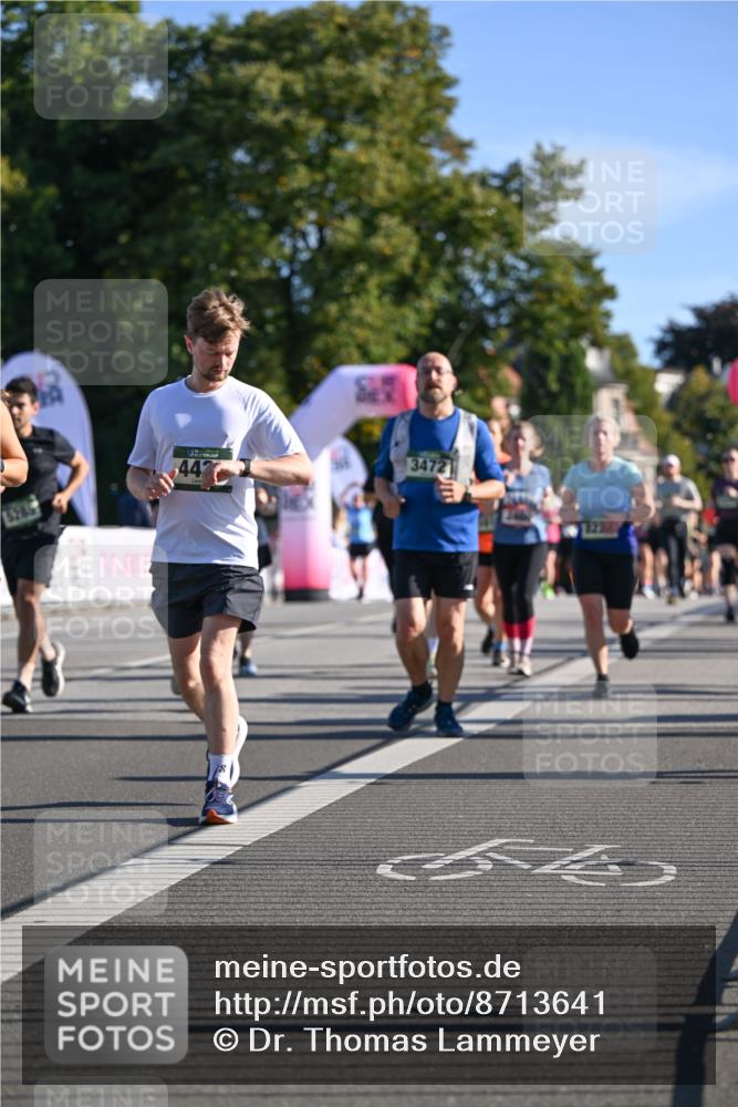 07.09.2025 - BARMER Alsterlauf Dr. Thomas Lammeyer http://msf.ph/oto/8713641 07.09.2025 09:45:32 Laufen 3285, 442, 3472 meine-sportfotos.de