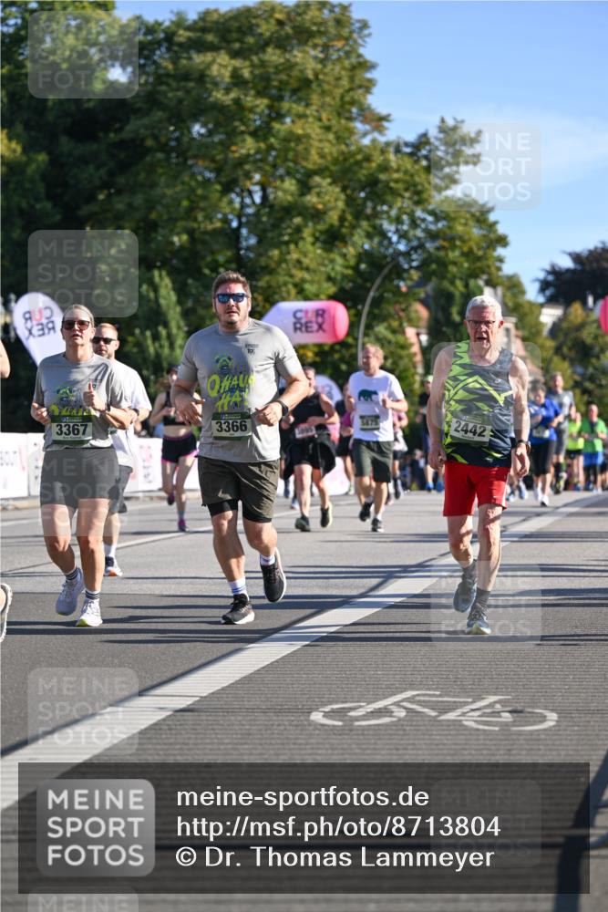 07.09.2025 - BARMER Alsterlauf Dr. Thomas Lammeyer http://msf.ph/oto/8713804 07.09.2025 09:45:57 Laufen 3367, 19, 3366, 3495, 5875, 2442 meine-sportfotos.de