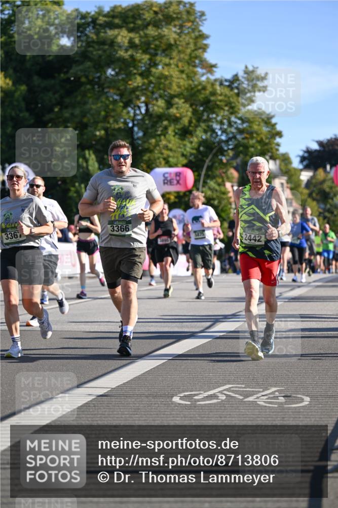 07.09.2025 - BARMER Alsterlauf Dr. Thomas Lammeyer http://msf.ph/oto/8713806 07.09.2025 09:45:58 Laufen 3367, 3366, 2442 meine-sportfotos.de
