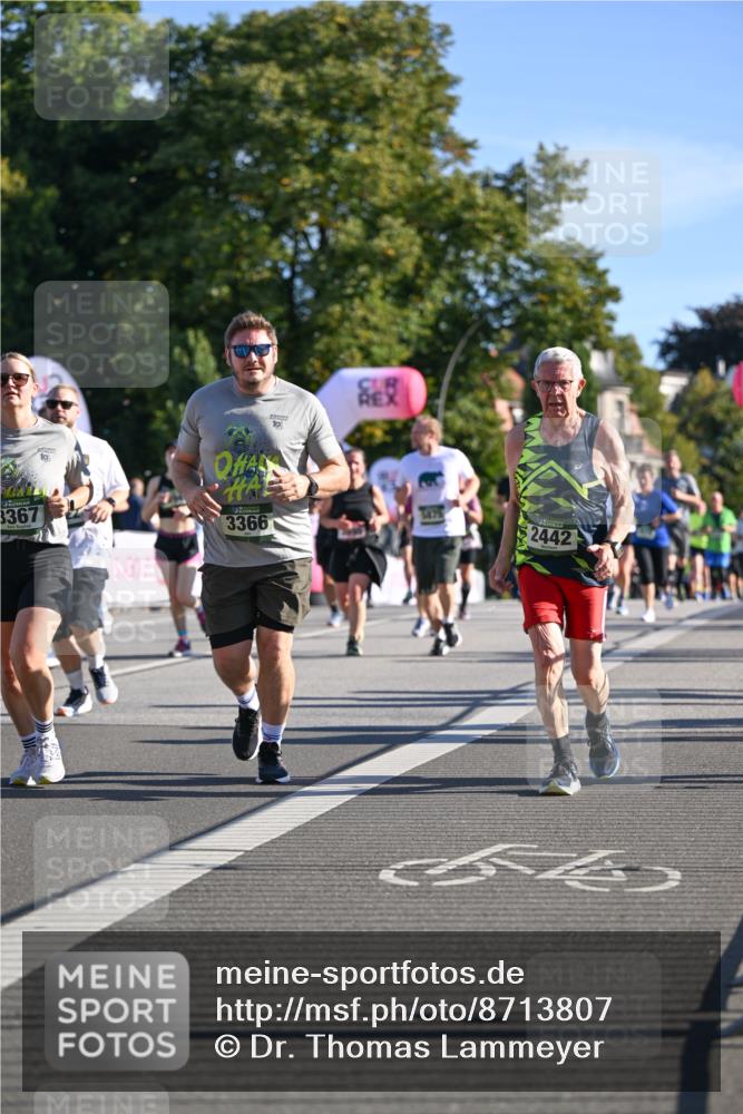 07.09.2025 - BARMER Alsterlauf Dr. Thomas Lammeyer http://msf.ph/oto/8713807 07.09.2025 09:45:58 Laufen 3367, 19, 1475, 3366, 2442 meine-sportfotos.de
