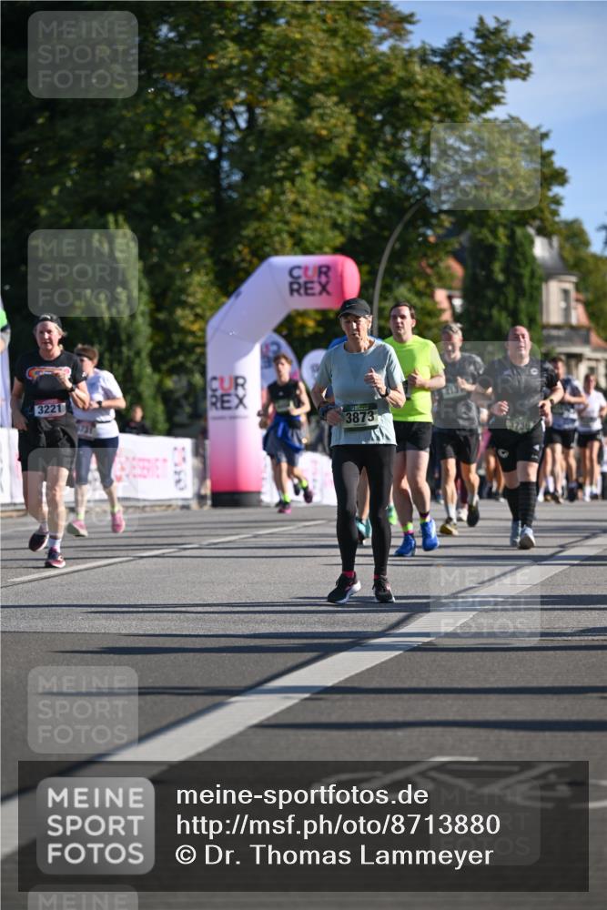 07.09.2025 - BARMER Alsterlauf Dr. Thomas Lammeyer http://msf.ph/oto/8713880 07.09.2025 09:46:11 Laufen 3221, 413, 237, 3873, 3736 meine-sportfotos.de