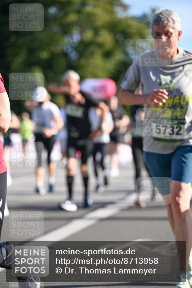 07.09.2025 - BARMER Alsterlauf Dr. Thomas Lammeyer http://msf.ph/oto/8713958 07.09.2025 09:46:24 Laufen 5732 meine-sportfotos.de