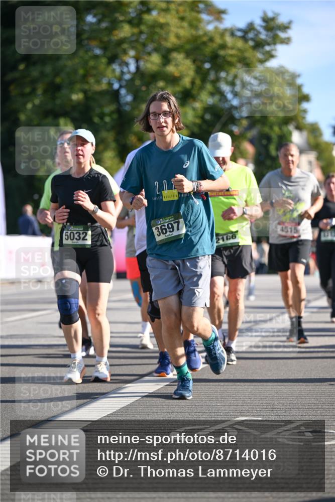 07.09.2025 - BARMER Alsterlauf Dr. Thomas Lammeyer http://msf.ph/oto/8714016 07.09.2025 09:46:36 Laufen 20, 39, 5032, 3697, 2166, 4515 meine-sportfotos.de