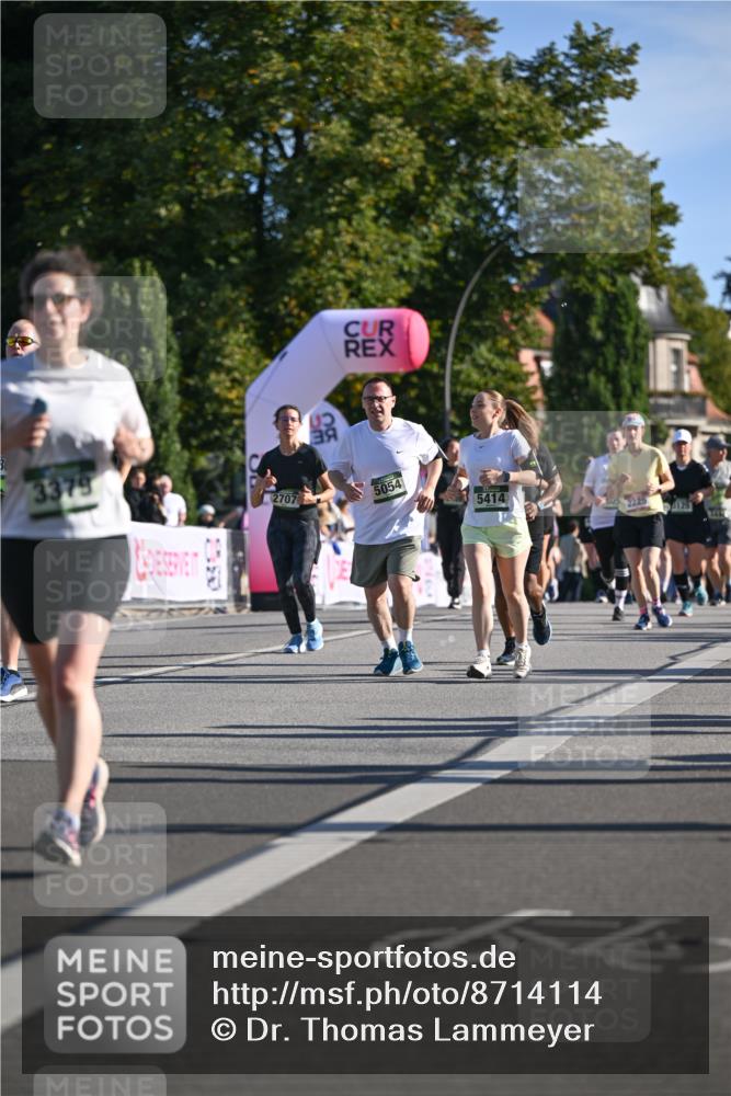07.09.2025 - BARMER Alsterlauf Dr. Thomas Lammeyer http://msf.ph/oto/8714114 07.09.2025 09:46:53 Laufen 3379, 2707, 5054, 5414, 2225 meine-sportfotos.de