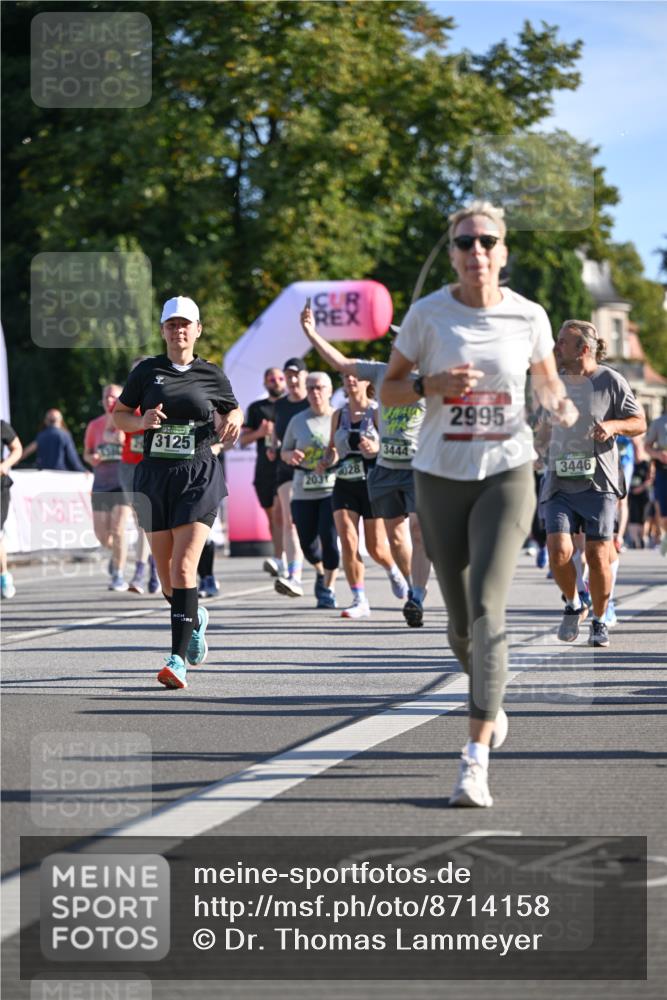 07.09.2025 - BARMER Alsterlauf Dr. Thomas Lammeyer http://msf.ph/oto/8714158 07.09.2025 09:47:01 Laufen 3125, 028, 2031, 3444, 2995, 3446 meine-sportfotos.de