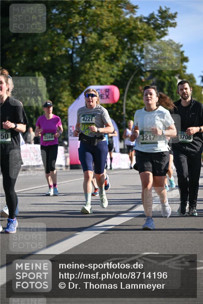 07.09.2025 - BARMER Alsterlauf Dr. Thomas Lammeyer http://msf.ph/oto/8714196 07.09.2025 09:47:07 Laufen 50, 2560, 4221, 3217, 3706 meine-sportfotos.de