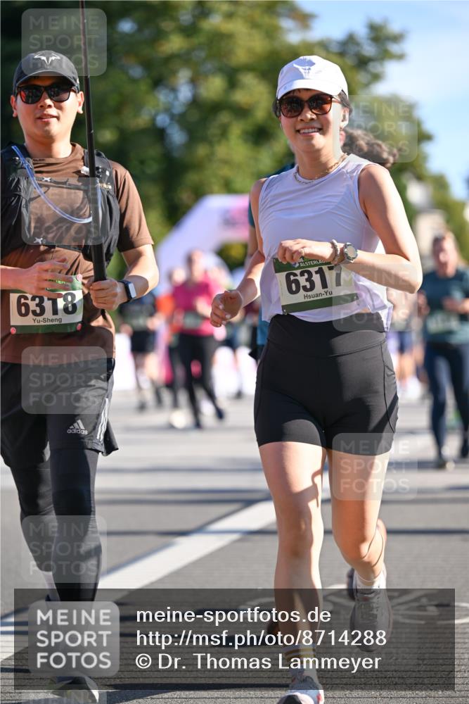 07.09.2025 - BARMER Alsterlauf Dr. Thomas Lammeyer http://msf.ph/oto/8714288 07.09.2025 09:47:23 Laufen 6318, 6317 meine-sportfotos.de