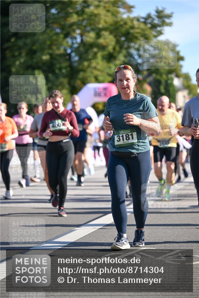 07.09.2025 - BARMER Alsterlauf Dr. Thomas Lammeyer http://msf.ph/oto/8714304 07.09.2025 09:47:26 Laufen 400, 36, 3181 meine-sportfotos.de