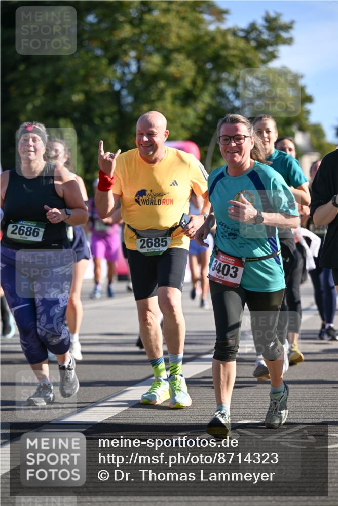 07.09.2025 - BARMER Alsterlauf Dr. Thomas Lammeyer http://msf.ph/oto/8714323 07.09.2025 09:47:29 Laufen 2686, 2685, 3403 meine-sportfotos.de