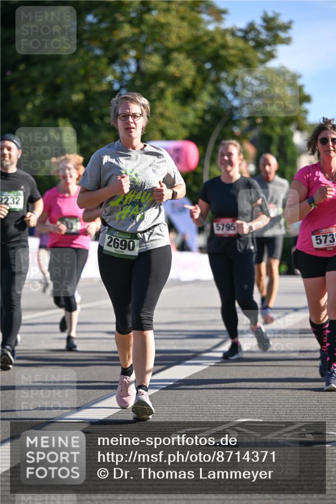 07.09.2025 - BARMER Alsterlauf Dr. Thomas Lammeyer http://msf.ph/oto/8714371 07.09.2025 09:47:37 Laufen 2232, 199, 36, 2690, 5795, 573 meine-sportfotos.de