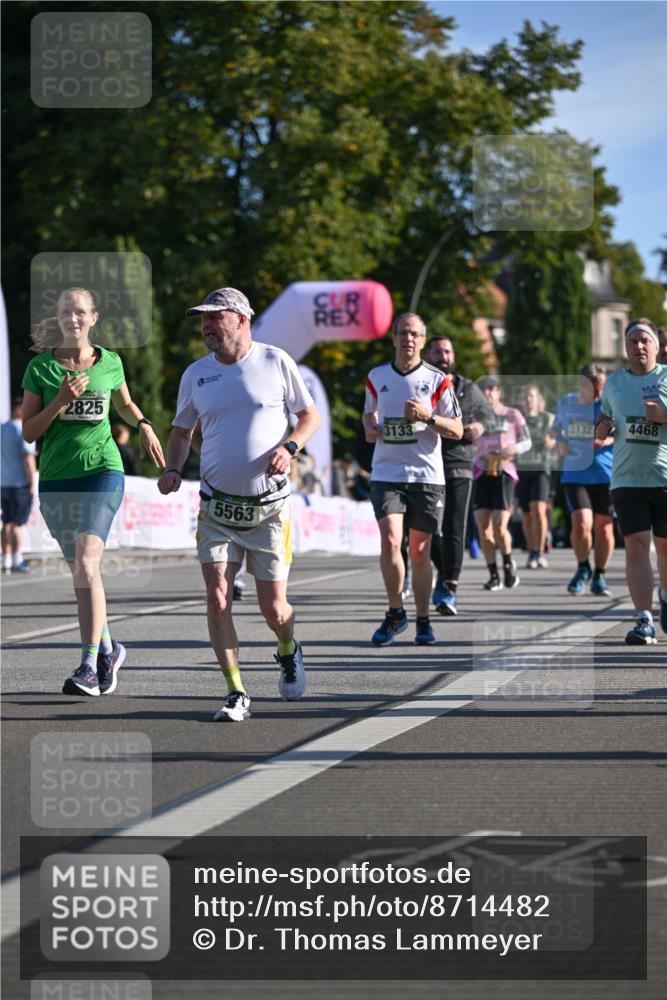07.09.2025 - BARMER Alsterlauf Dr. Thomas Lammeyer http://msf.ph/oto/8714482 07.09.2025 09:47:58 Laufen 2825, 5563, 1005, 3133, 4468 meine-sportfotos.de