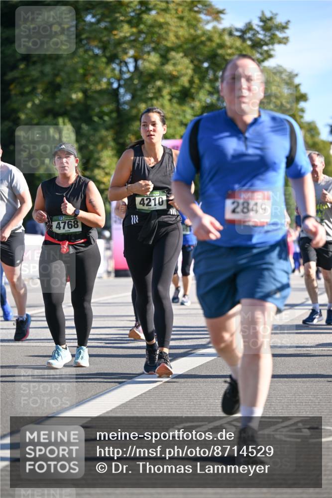 07.09.2025 - BARMER Alsterlauf Dr. Thomas Lammeyer http://msf.ph/oto/8714529 07.09.2025 09:48:06 Laufen 4768, 4210, 2849 meine-sportfotos.de
