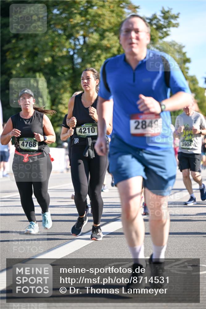 07.09.2025 - BARMER Alsterlauf Dr. Thomas Lammeyer http://msf.ph/oto/8714531 07.09.2025 09:48:06 Laufen 4768, 4210, 2849, 3904 meine-sportfotos.de