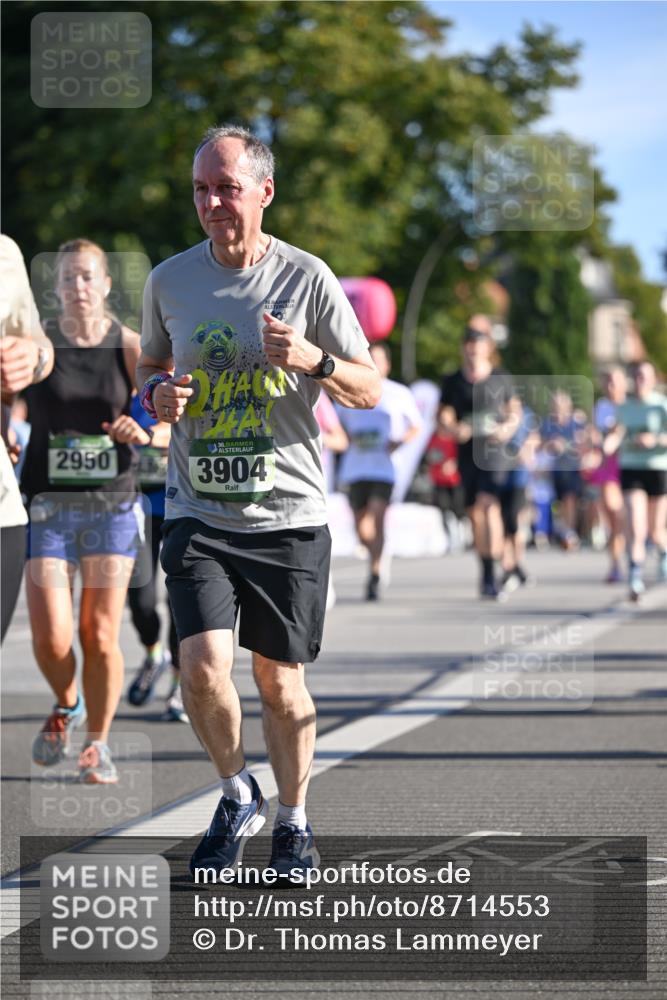 07.09.2025 - BARMER Alsterlauf Dr. Thomas Lammeyer http://msf.ph/oto/8714553 07.09.2025 09:48:09 Laufen 2950, 36, 3904 meine-sportfotos.de