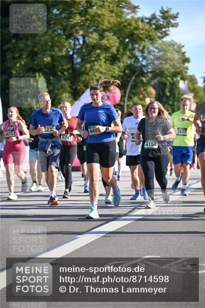 07.09.2025 - BARMER Alsterlauf Dr. Thomas Lammeyer http://msf.ph/oto/8714598 07.09.2025 09:48:18 Laufen 4673, 5233, 5743, 449, 60, 4154, 3817, 2 meine-sportfotos.de