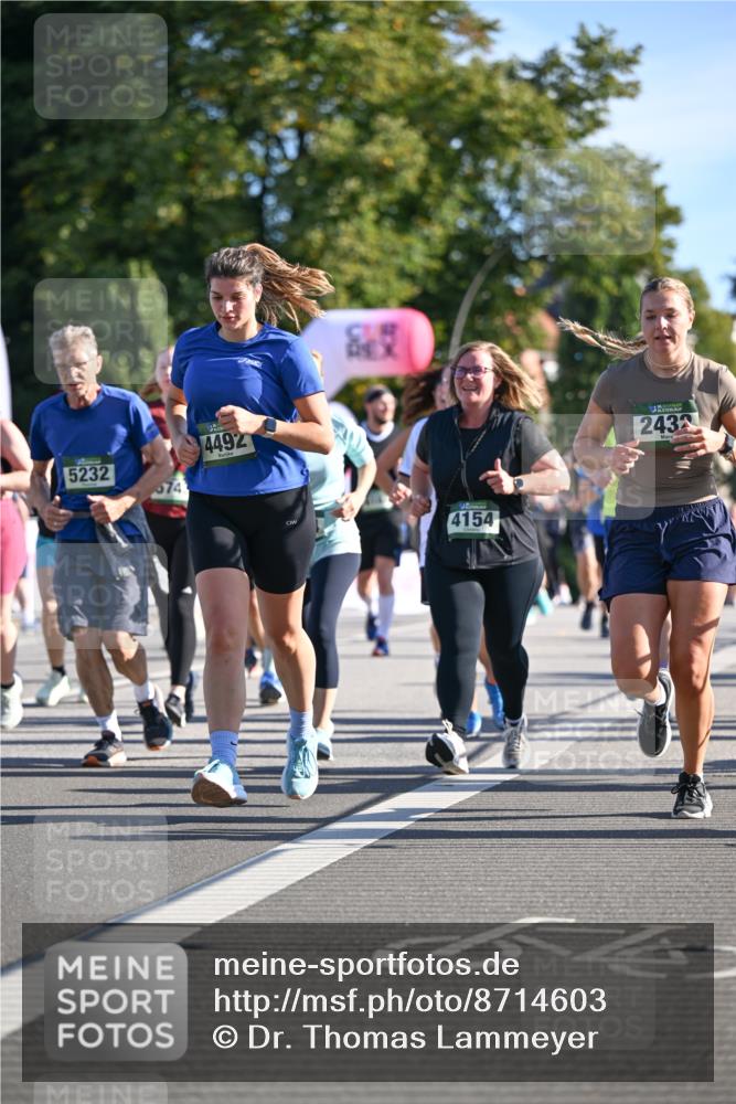 07.09.2025 - BARMER Alsterlauf Dr. Thomas Lammeyer http://msf.ph/oto/8714603 07.09.2025 09:48:19 Laufen 5232, 574, 4492, 4154, 2432 meine-sportfotos.de
