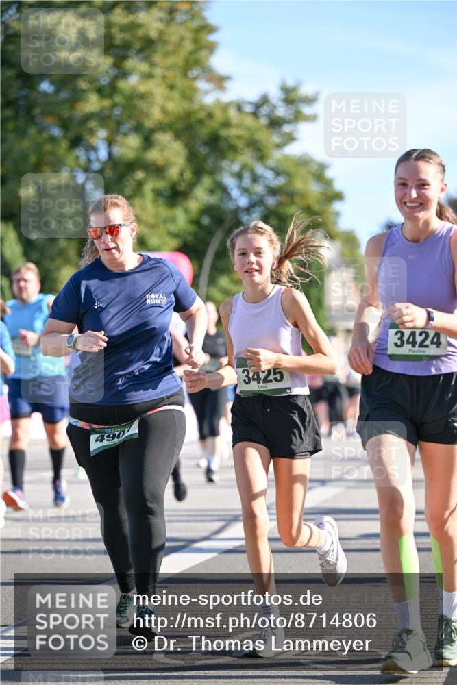 07.09.2025 - BARMER Alsterlauf Dr. Thomas Lammeyer http://msf.ph/oto/8714806 07.09.2025 09:48:55 Laufen 490, 25, 3425, 3424 meine-sportfotos.de