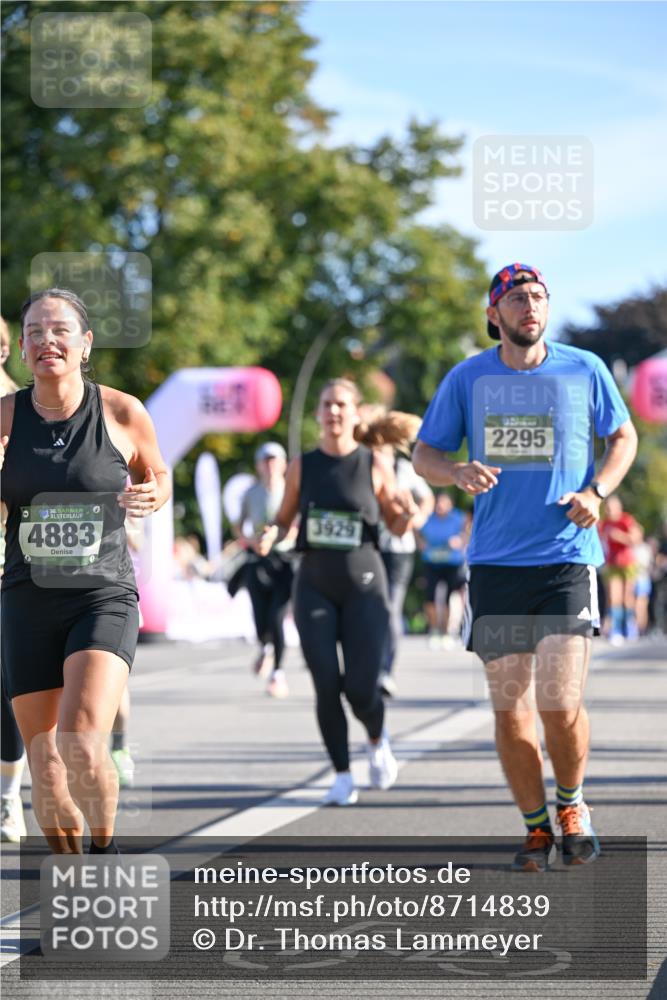 07.09.2025 - BARMER Alsterlauf Dr. Thomas Lammeyer http://msf.ph/oto/8714839 07.09.2025 09:49:01 Laufen 36, 4883, 3929, 2295 meine-sportfotos.de