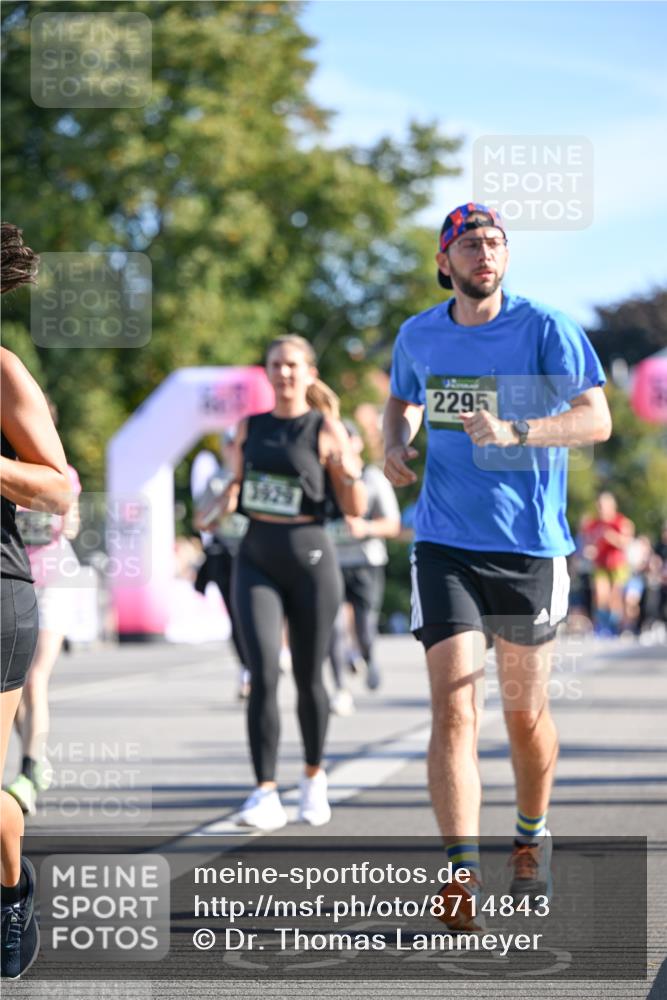07.09.2025 - BARMER Alsterlauf Dr. Thomas Lammeyer http://msf.ph/oto/8714843 07.09.2025 09:49:02 Laufen 2295 meine-sportfotos.de