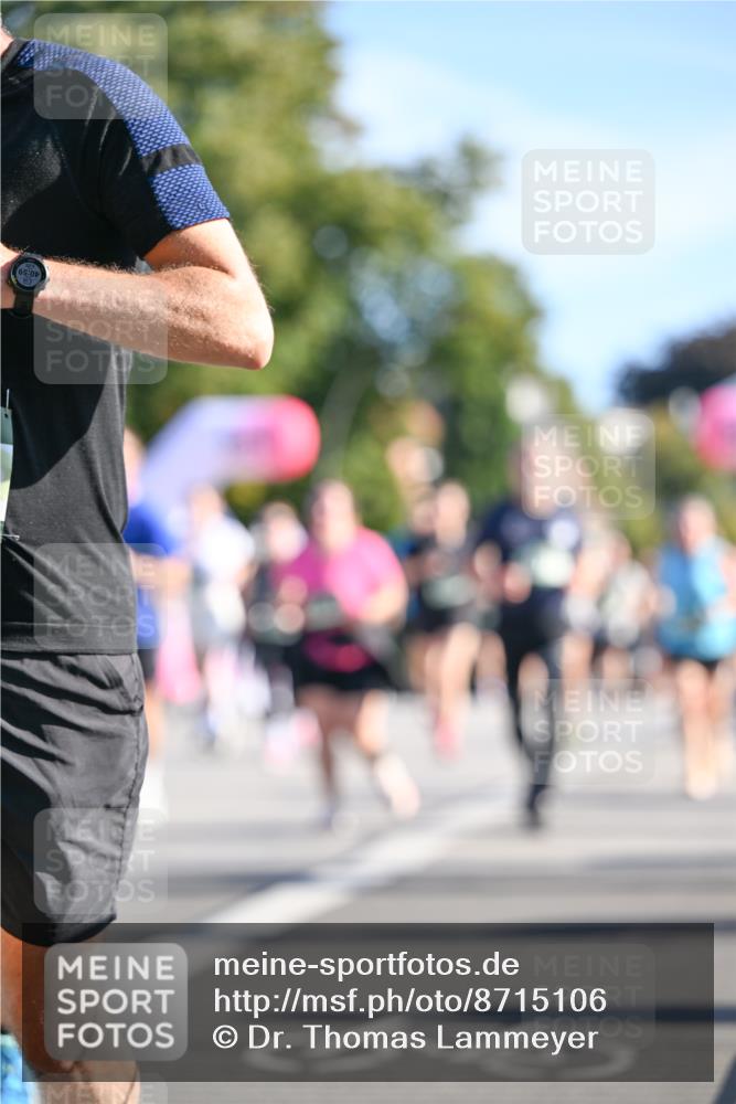 07.09.2025 - BARMER Alsterlauf Dr. Thomas Lammeyer http://msf.ph/oto/8715106 07.09.2025 09:49:49 Laufen 40, 59 meine-sportfotos.de