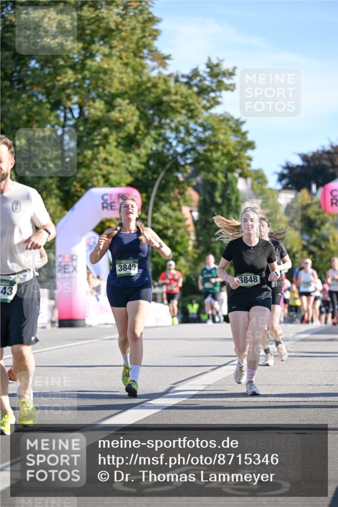 07.09.2025 - BARMER Alsterlauf Dr. Thomas Lammeyer http://msf.ph/oto/8715346 07.09.2025 09:50:32 Laufen 43, 3849, 3848, 02 meine-sportfotos.de