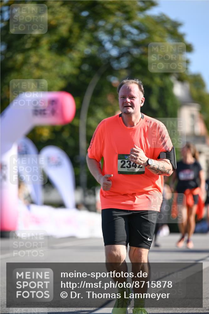 07.09.2025 - BARMER Alsterlauf Dr. Thomas Lammeyer http://msf.ph/oto/8715878 07.09.2025 09:52:38 Laufen 2342 meine-sportfotos.de
