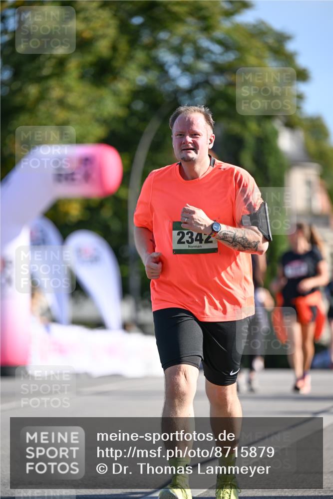 07.09.2025 - BARMER Alsterlauf Dr. Thomas Lammeyer http://msf.ph/oto/8715879 07.09.2025 09:52:39 Laufen 2342 meine-sportfotos.de