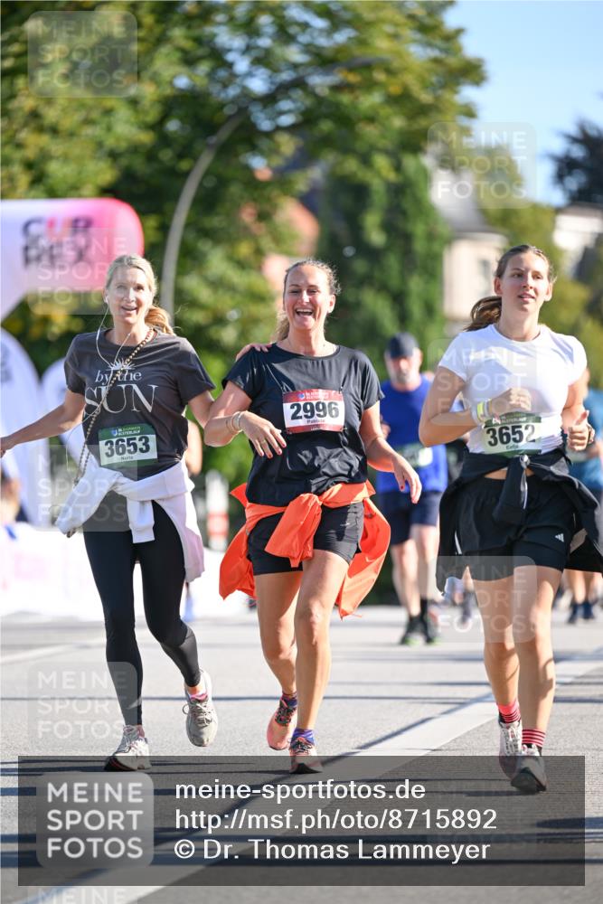 07.09.2025 - BARMER Alsterlauf Dr. Thomas Lammeyer http://msf.ph/oto/8715892 07.09.2025 09:52:44 Laufen 3653, 2996, 3652 meine-sportfotos.de