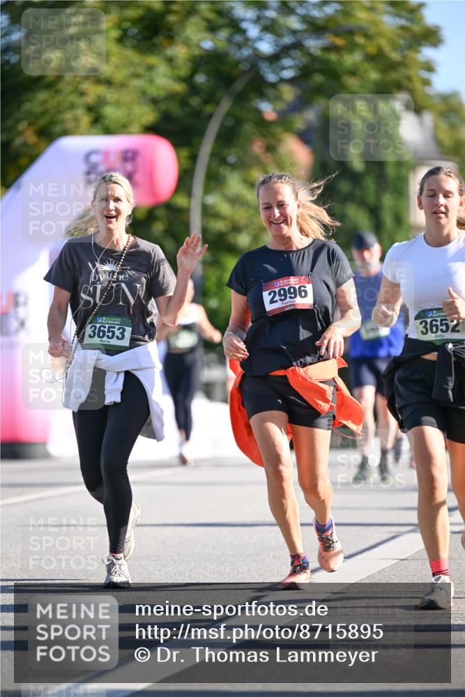 07.09.2025 - BARMER Alsterlauf Dr. Thomas Lammeyer http://msf.ph/oto/8715895 07.09.2025 09:52:44 Laufen 3653, 2996, 3652 meine-sportfotos.de