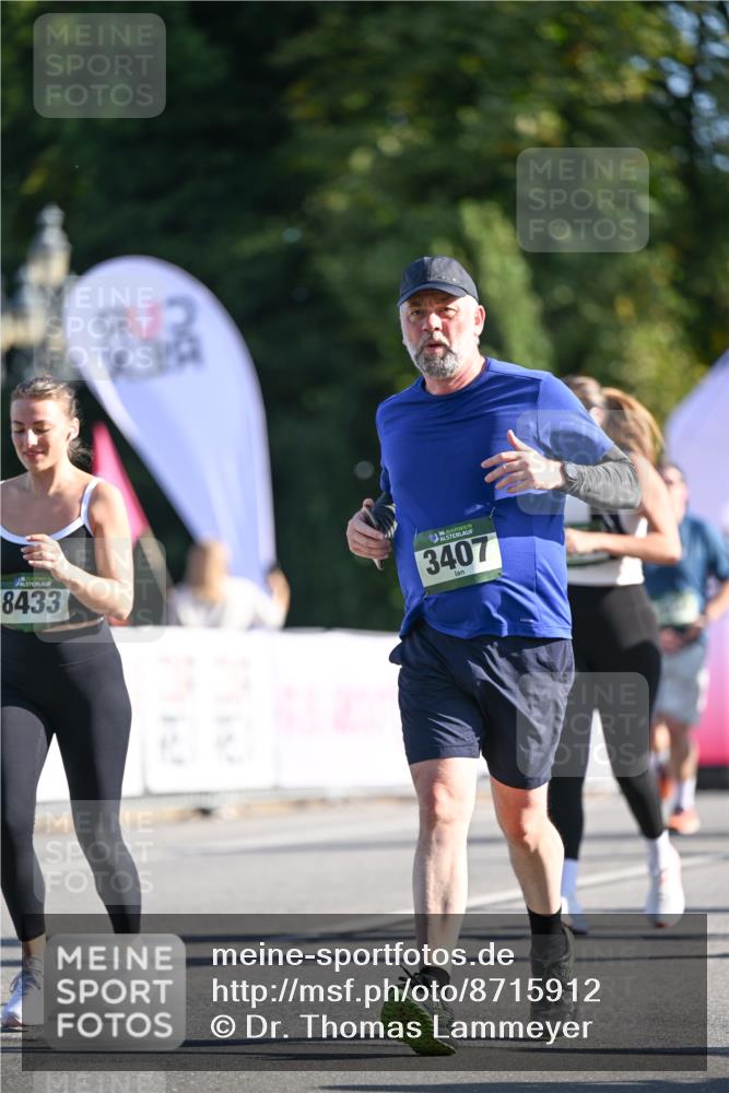 07.09.2025 - BARMER Alsterlauf Dr. Thomas Lammeyer http://msf.ph/oto/8715912 07.09.2025 09:52:50 Laufen 8433, 3407 meine-sportfotos.de