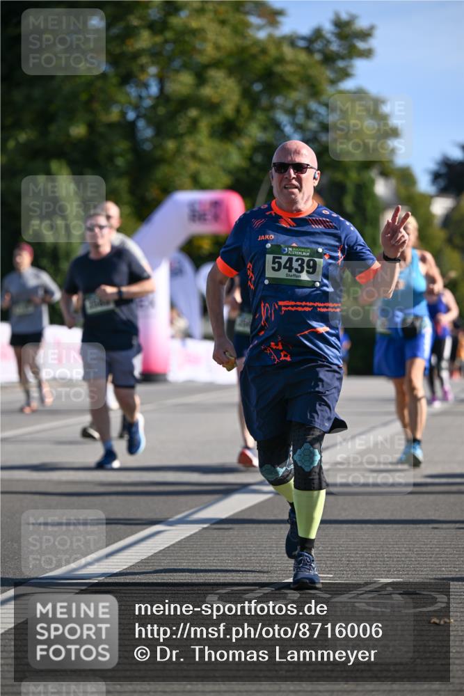 07.09.2025 - BARMER Alsterlauf Dr. Thomas Lammeyer http://msf.ph/oto/8716006 07.09.2025 09:53:30 Laufen 36, 5439 meine-sportfotos.de