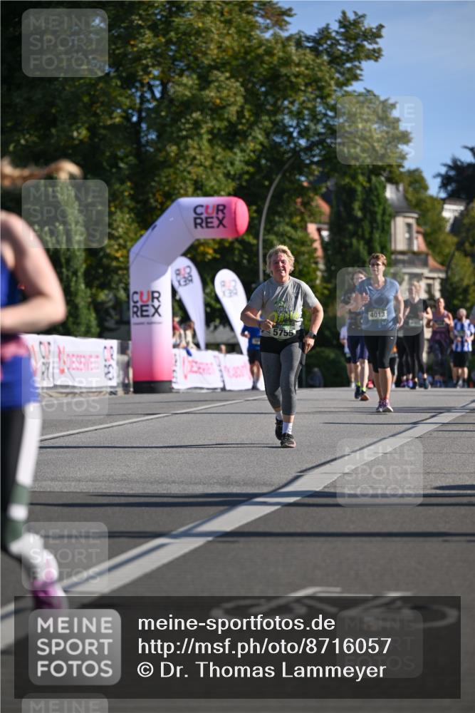 07.09.2025 - BARMER Alsterlauf Dr. Thomas Lammeyer http://msf.ph/oto/8716057 07.09.2025 09:53:39 Laufen 63523, 4013, 5755 meine-sportfotos.de
