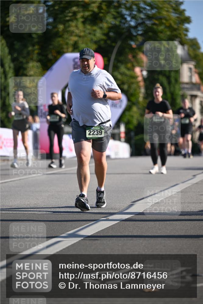 07.09.2025 - BARMER Alsterlauf Dr. Thomas Lammeyer http://msf.ph/oto/8716456 07.09.2025 09:55:14 Laufen 2239 meine-sportfotos.de