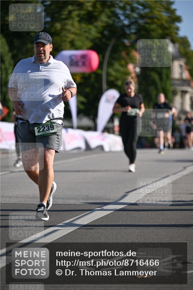 07.09.2025 - BARMER Alsterlauf Dr. Thomas Lammeyer http://msf.ph/oto/8716466 07.09.2025 09:55:16 Laufen 2239 meine-sportfotos.de