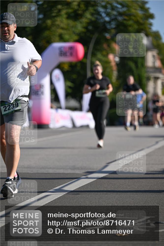 07.09.2025 - BARMER Alsterlauf Dr. Thomas Lammeyer http://msf.ph/oto/8716471 07.09.2025 09:55:16 Laufen 2239 meine-sportfotos.de