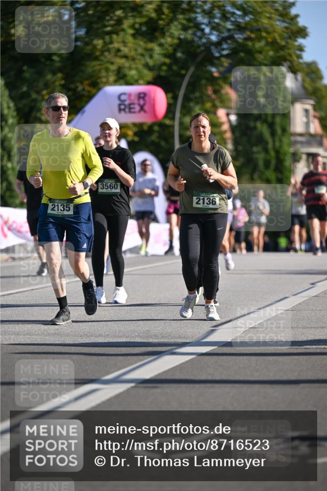 07.09.2025 - BARMER Alsterlauf Dr. Thomas Lammeyer http://msf.ph/oto/8716523 07.09.2025 09:55:28 Laufen 2135, 3560, 2136 meine-sportfotos.de