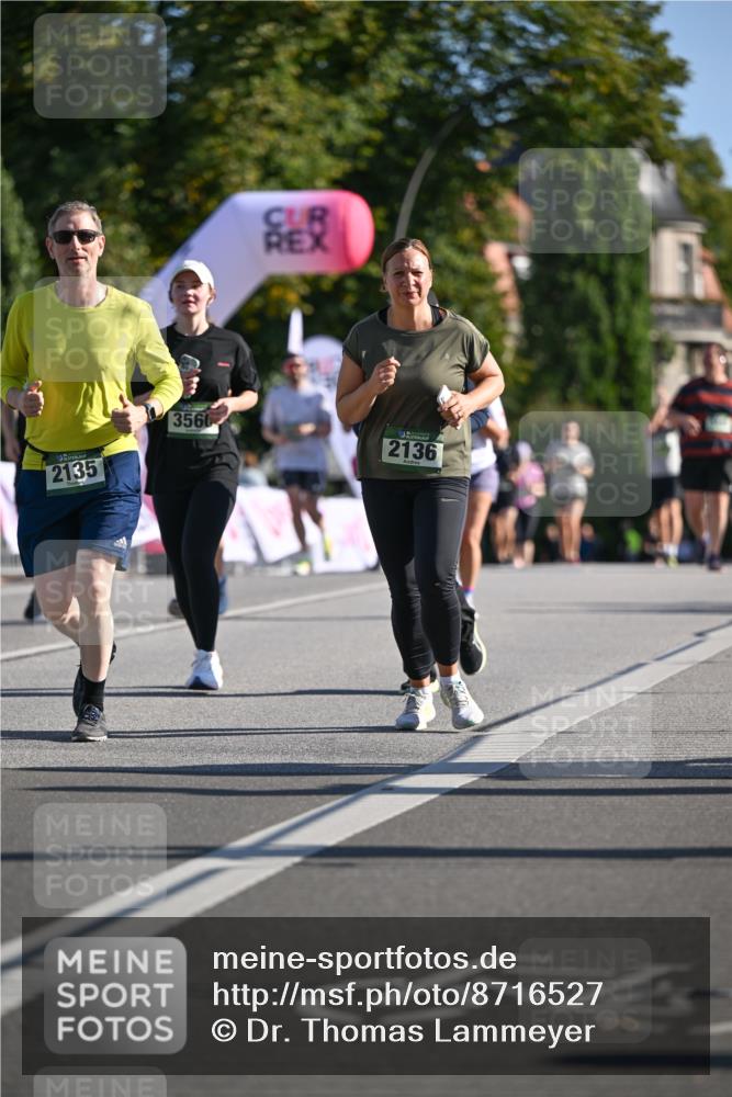 07.09.2025 - BARMER Alsterlauf Dr. Thomas Lammeyer http://msf.ph/oto/8716527 07.09.2025 09:55:28 Laufen 2135, 3560, 2136 meine-sportfotos.de