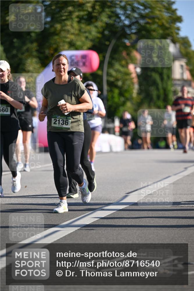 07.09.2025 - BARMER Alsterlauf Dr. Thomas Lammeyer http://msf.ph/oto/8716540 07.09.2025 09:55:30 Laufen 560, 2136 meine-sportfotos.de