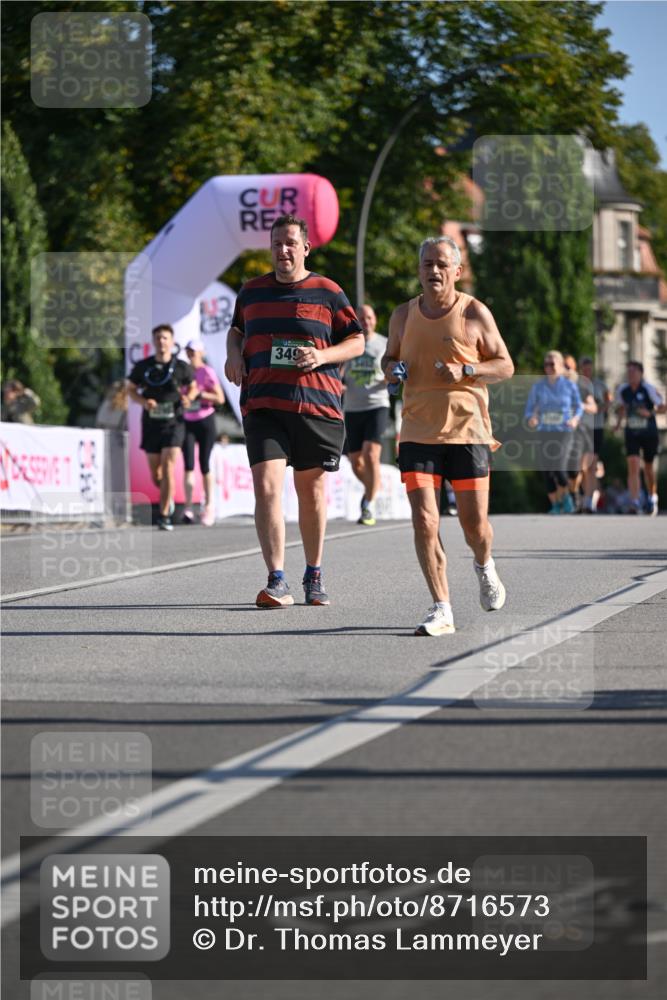07.09.2025 - BARMER Alsterlauf Dr. Thomas Lammeyer http://msf.ph/oto/8716573 07.09.2025 09:55:37 Laufen 349, 354 meine-sportfotos.de