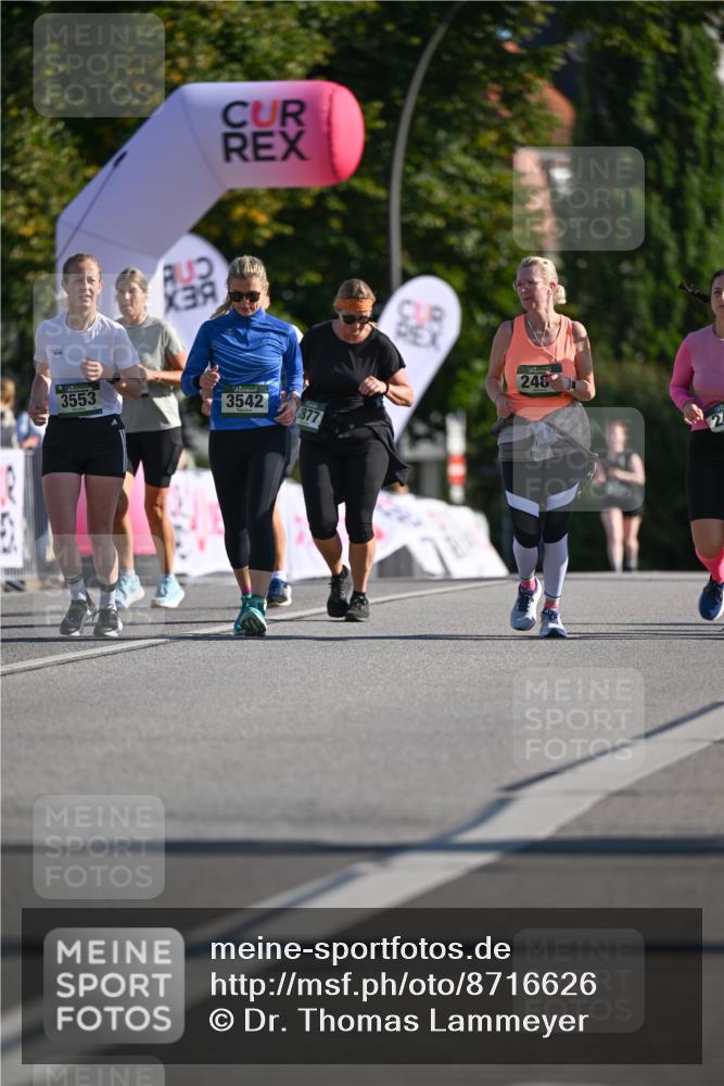 07.09.2025 - BARMER Alsterlauf Dr. Thomas Lammeyer http://msf.ph/oto/8716626 07.09.2025 09:55:44 Laufen 39, 3553, 3542, 2877, 246 meine-sportfotos.de