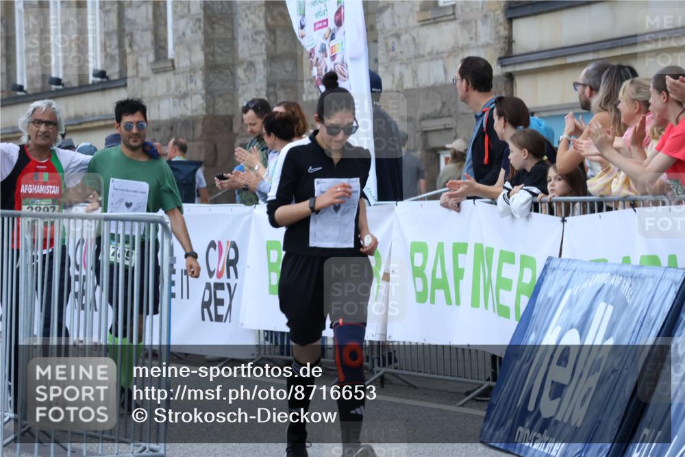07.09.2025 - BARMER Alsterlauf Strokosch-Dieckow http://msf.ph/oto/8716653 07.09.2025 10:40:02 Ziel 3897, 5789, 5792 meine-sportfotos.de