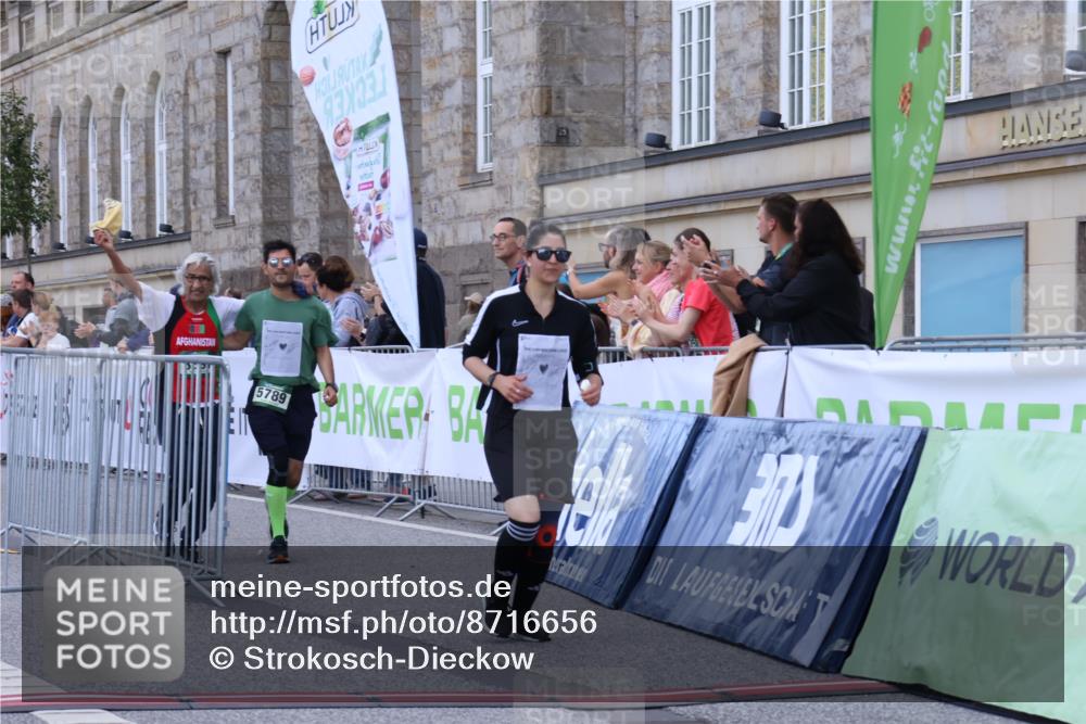 07.09.2025 - BARMER Alsterlauf Strokosch-Dieckow http://msf.ph/oto/8716656 07.09.2025 10:40:03 Ziel 3897, 5789, 5792 meine-sportfotos.de