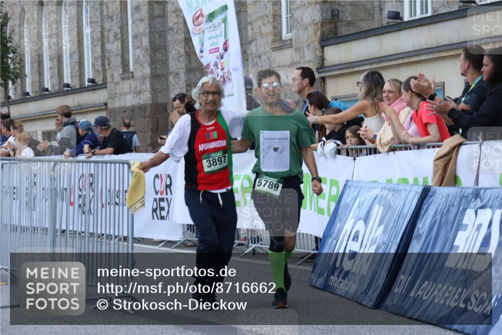 07.09.2025 - BARMER Alsterlauf Strokosch-Dieckow http://msf.ph/oto/8716662 07.09.2025 10:40:04 Ziel 3897, 5789, 5792 meine-sportfotos.de