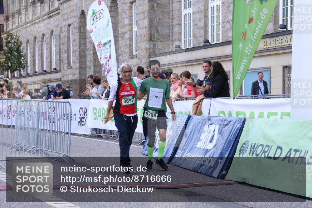 07.09.2025 - BARMER Alsterlauf Strokosch-Dieckow http://msf.ph/oto/8716666 07.09.2025 10:40:05 Ziel 3897, 5789, 5792 meine-sportfotos.de