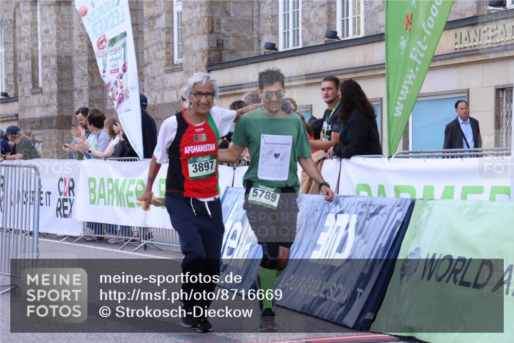 07.09.2025 - BARMER Alsterlauf Strokosch-Dieckow http://msf.ph/oto/8716669 07.09.2025 10:40:06 Ziel 3897, 5789, 5792 meine-sportfotos.de