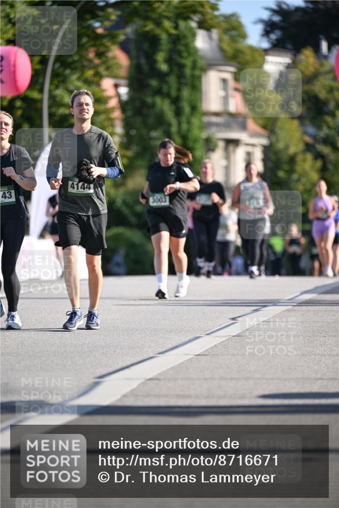 07.09.2025 - BARMER Alsterlauf Dr. Thomas Lammeyer http://msf.ph/oto/8716671 07.09.2025 09:55:51 Laufen 4144, 43, 3003 meine-sportfotos.de