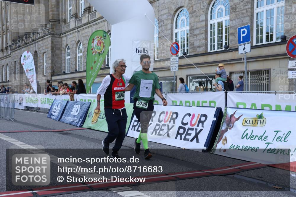 07.09.2025 - BARMER Alsterlauf Strokosch-Dieckow http://msf.ph/oto/8716683 07.09.2025 10:40:08 Ziel 3897, 5789, 5792 meine-sportfotos.de